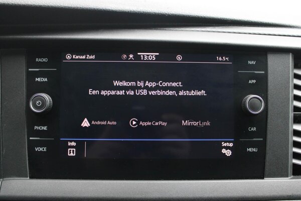 Apple Carplay/Android Auto Apple Carplay/Android Auto