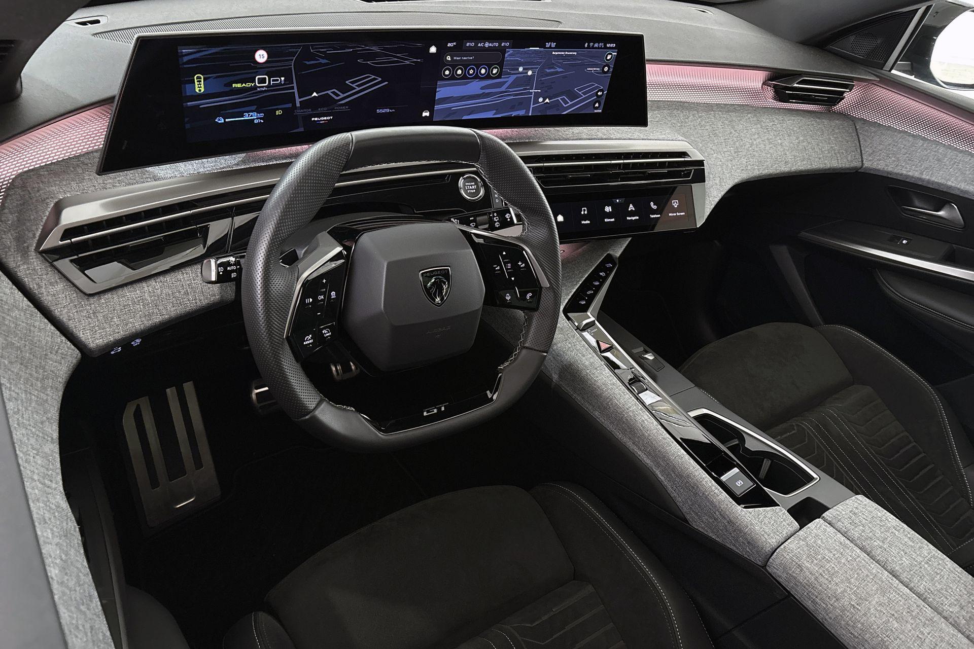 Peugeot e-5008