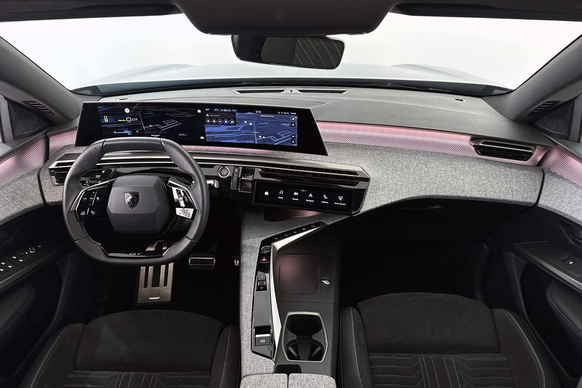 Peugeot e-5008