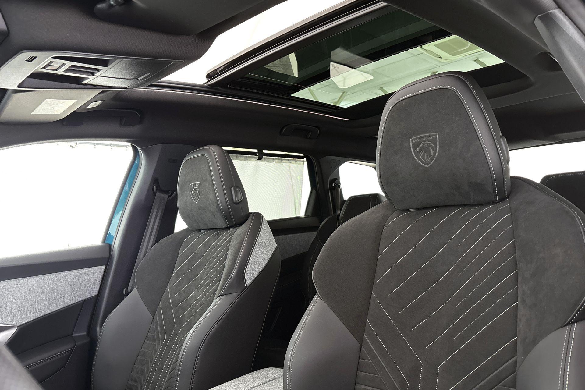 Peugeot e-5008