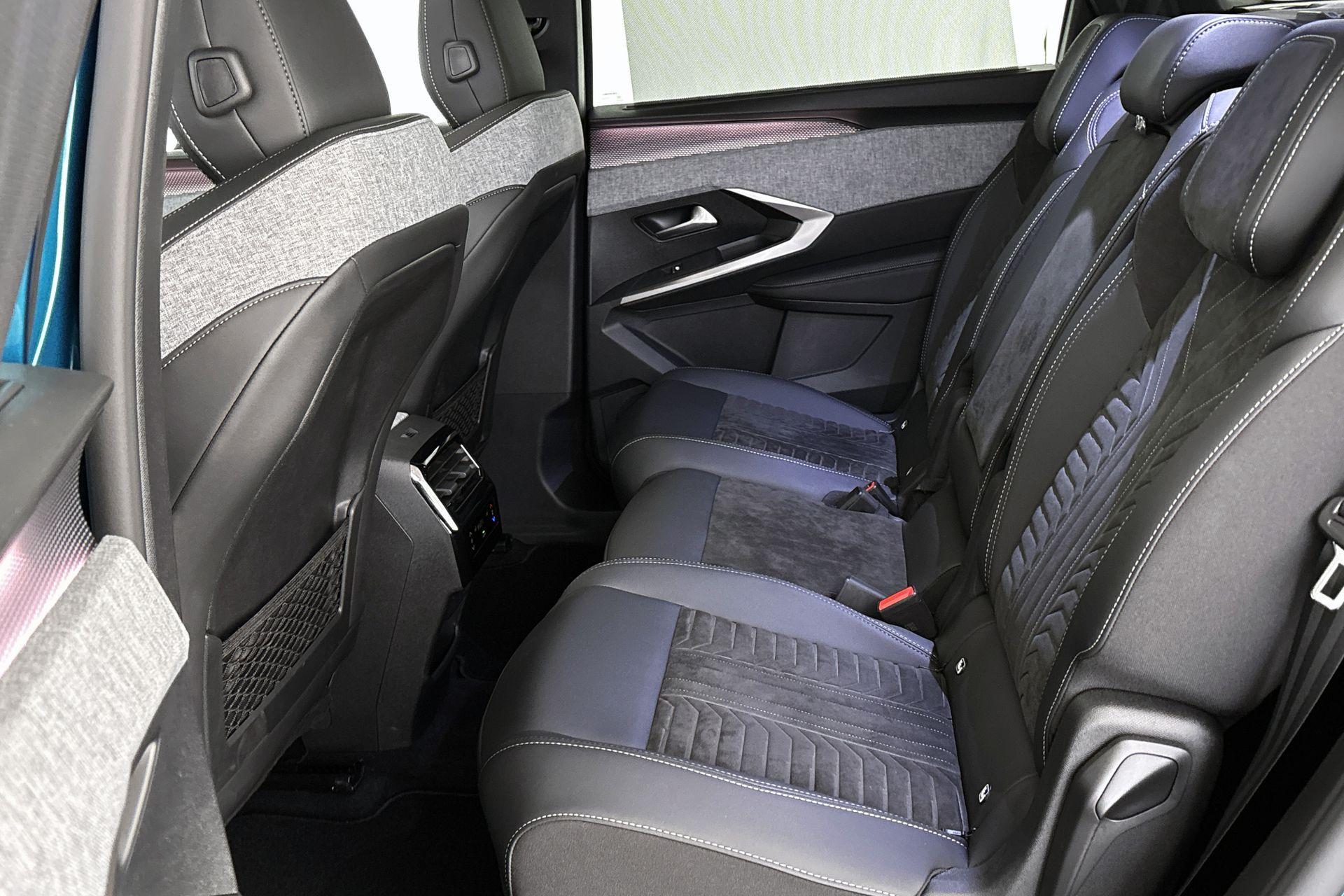 Peugeot e-5008