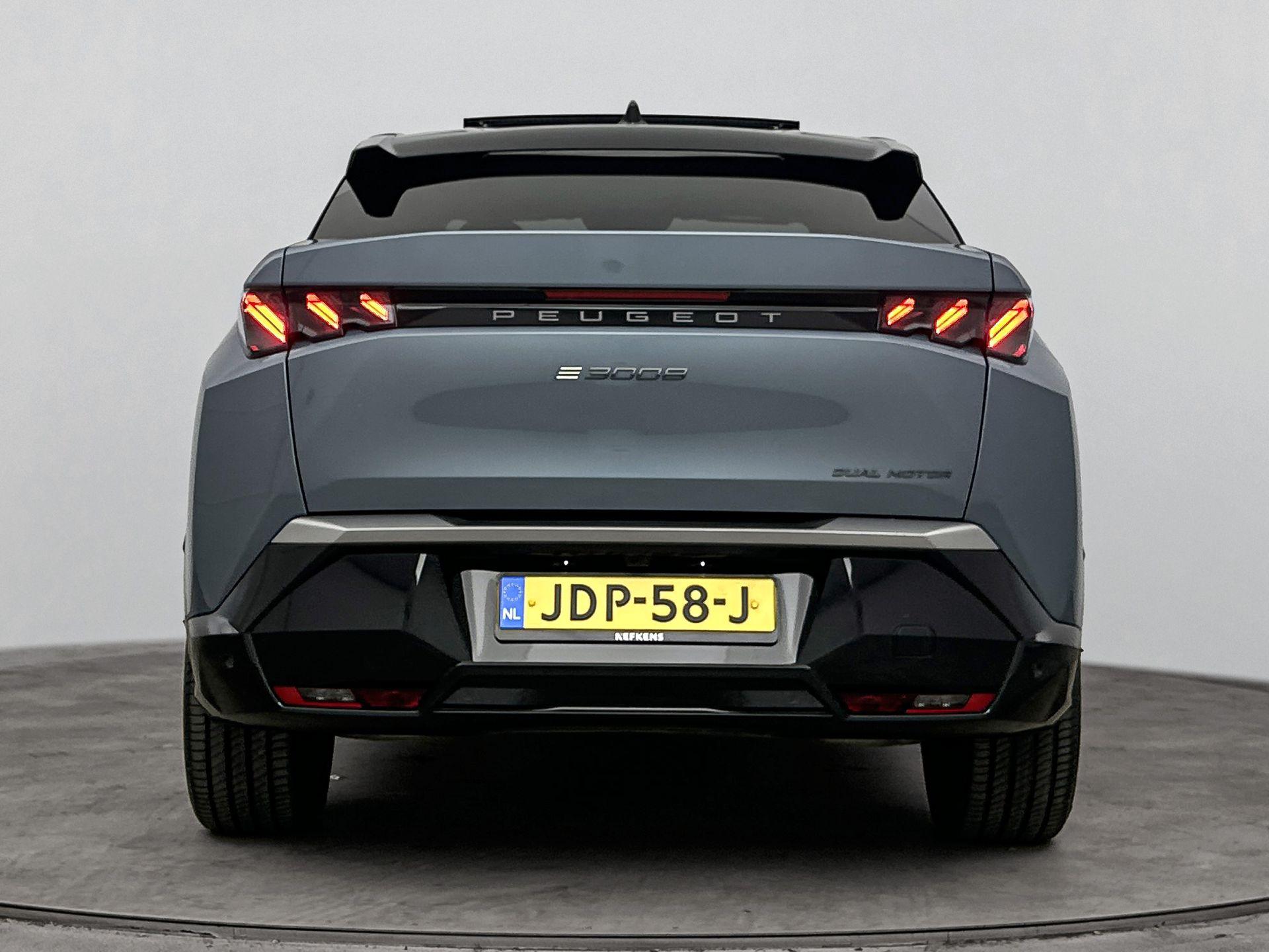 Peugeot e-3008