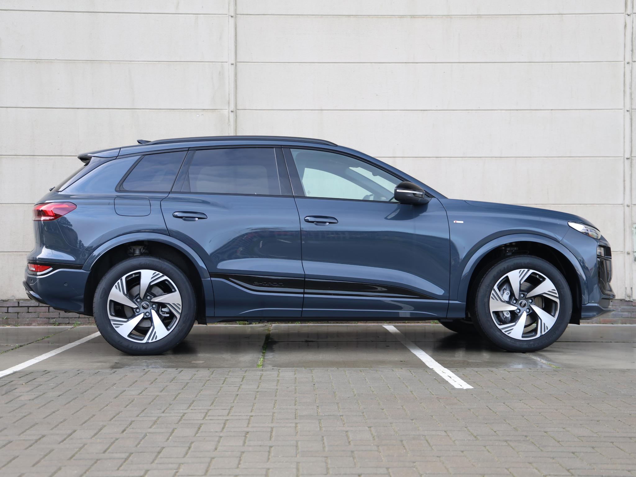 Audi Q6 e-tron S edition 83Kwh 252 PK