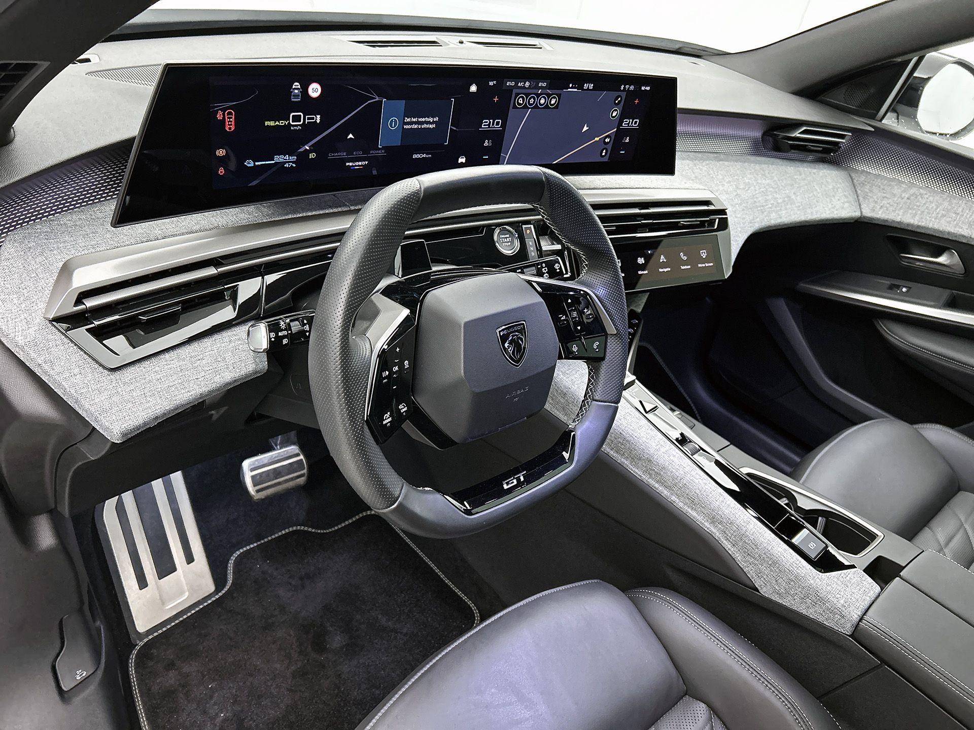 Peugeot e-5008