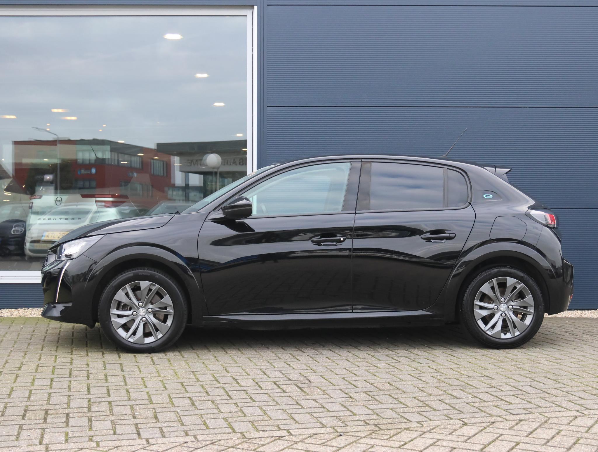 Peugeot e-208