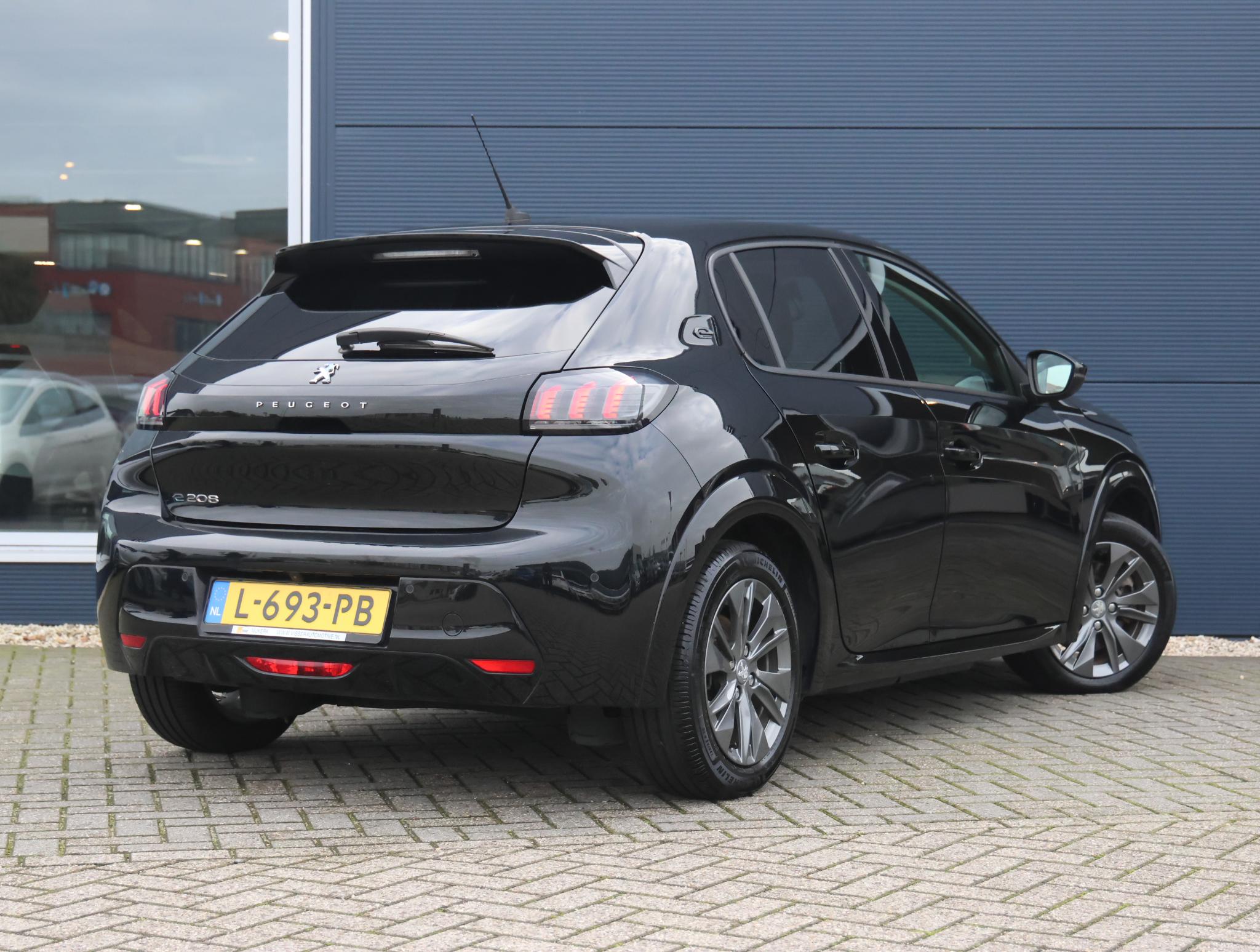Peugeot e-208