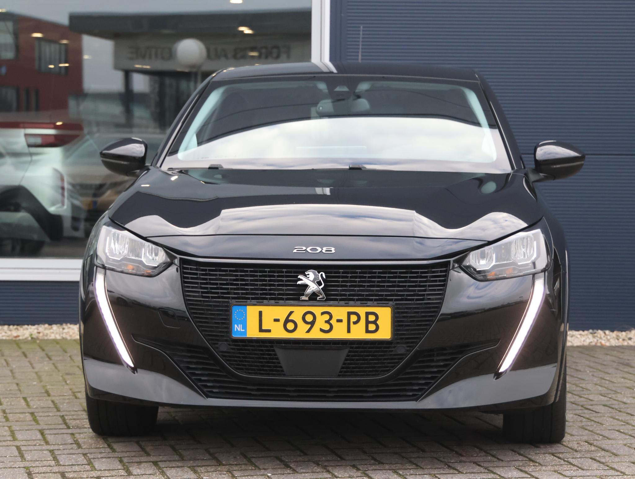 Peugeot e-208