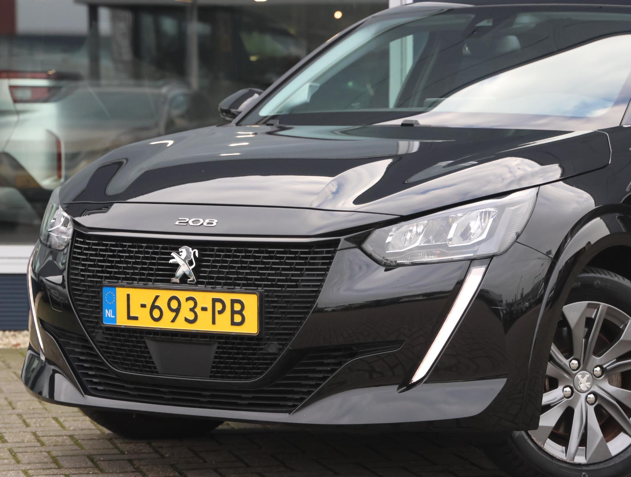 Peugeot e-208