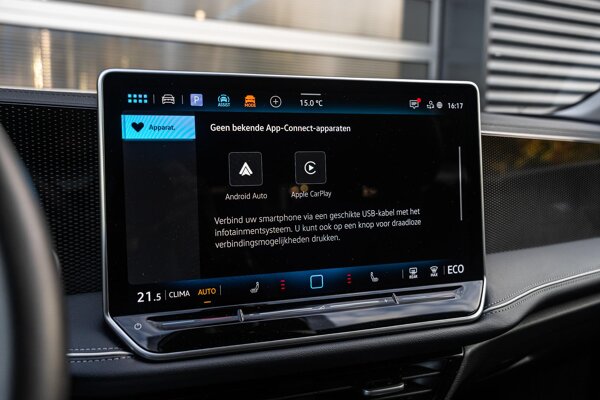 Apple Carplay/Android Auto Apple Carplay/Android Auto