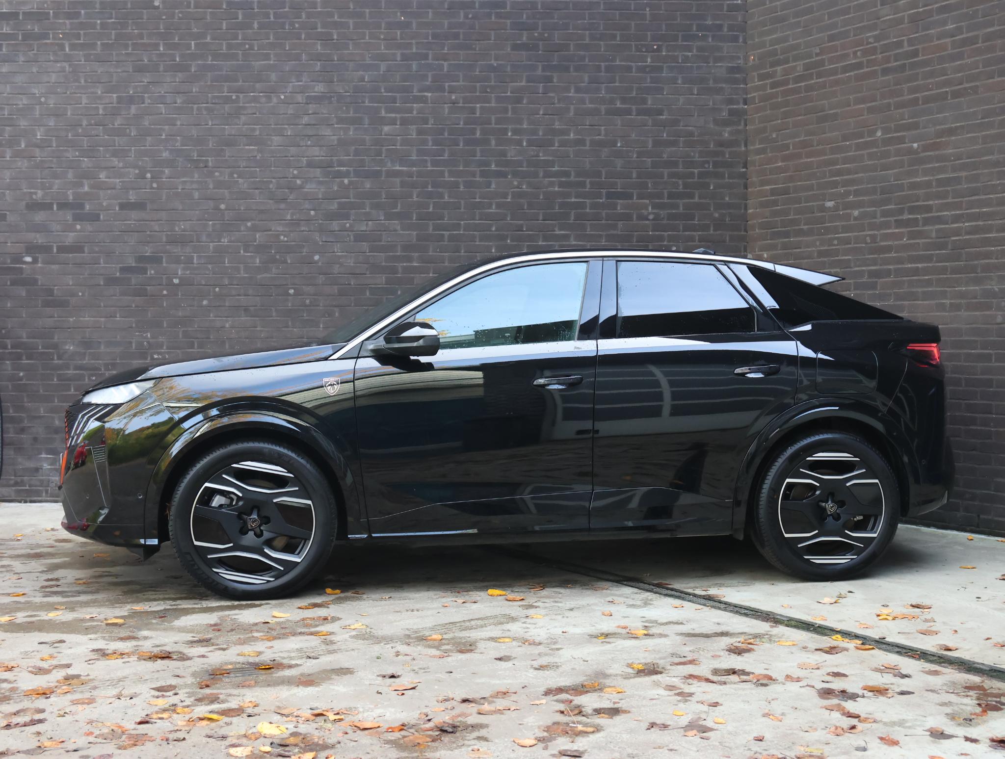 Peugeot e-3008