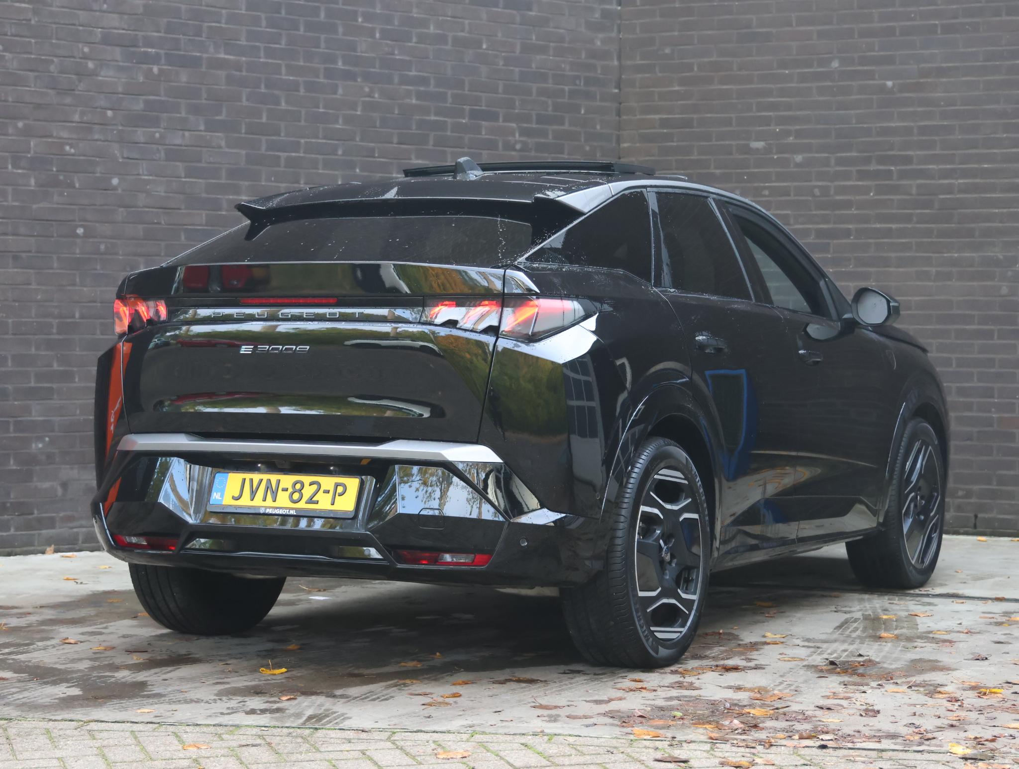 Peugeot e-3008