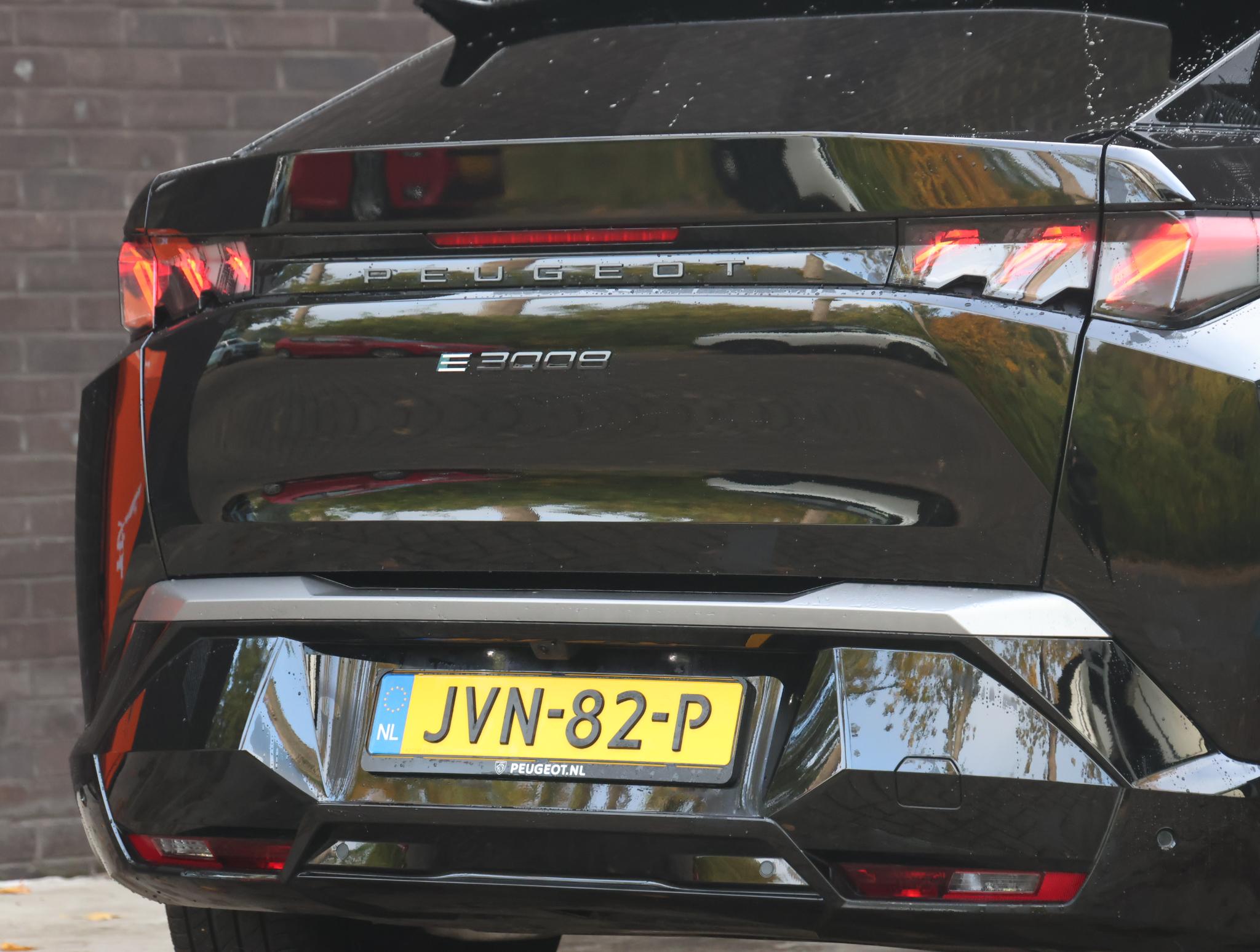 Peugeot e-3008
