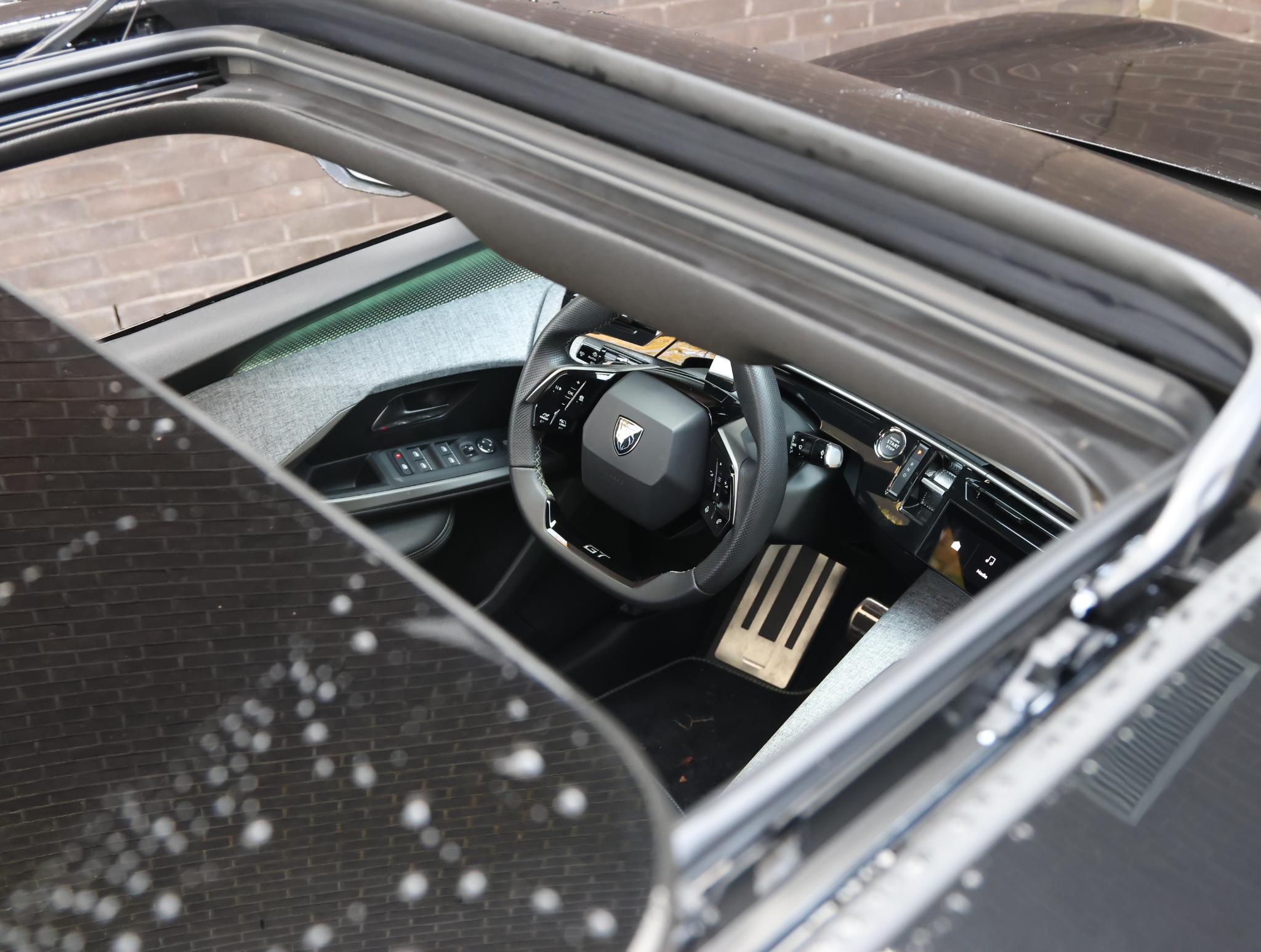 Peugeot e-3008