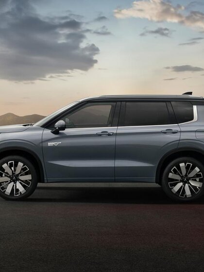 New Outlander PHEV_003L