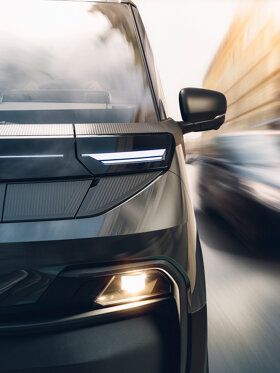 Renault-Trafic-Van-E-Tech-electric-13