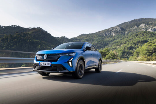 01-E-Tech-plug-in-hybrid-4x4-300-de-uitdagingen-van-een-ingenieuze-super-hybrid-1170x780