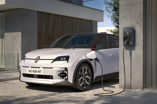 Renault-Group-en-We-Drive-Solar-introduceren-allereerste-V2G-AC-laden-service-in-Nederland-1170x658