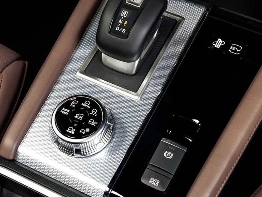 New Outlander PHEV_020L