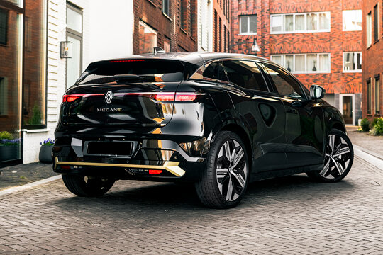 renault-megane-e-tech-hatchback-abd