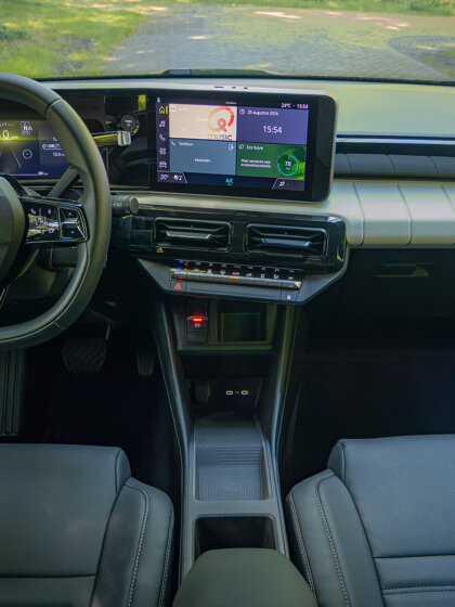 Het interieur van de Renault 4 Atelier Edition met moderne technologie, exclusieve details en een verfijnde afwerking.