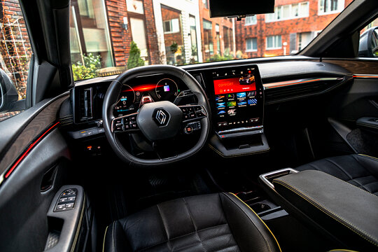 renault-megane-e-tech-schermen-abd