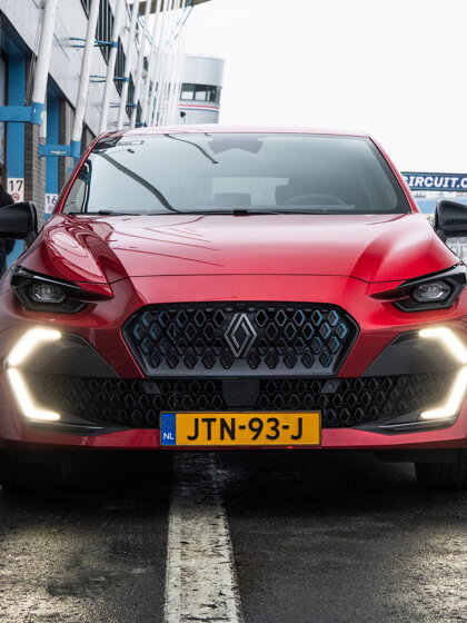compleet-nieuwe-grille-nieuwe-clio