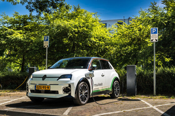 openbaar-elektrische-auto-opladen-abd
