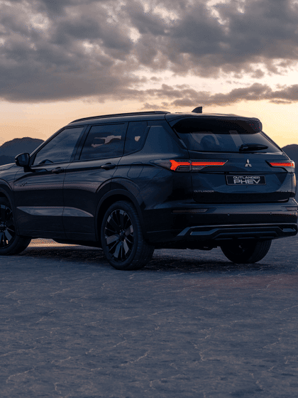Mitsubishi Outlander - Black Edition - Sideback