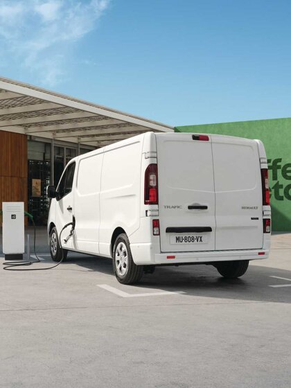 02-Nieuwe-Renault-Trafic-E-Tech-electric-maakt-aanbod-elektrische-bedrijfswagens-compleet
