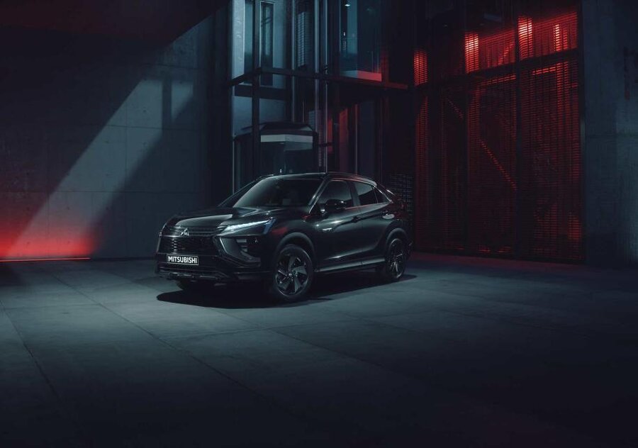 MME_eclipse_cross_black_sam_still_cam_01_v03