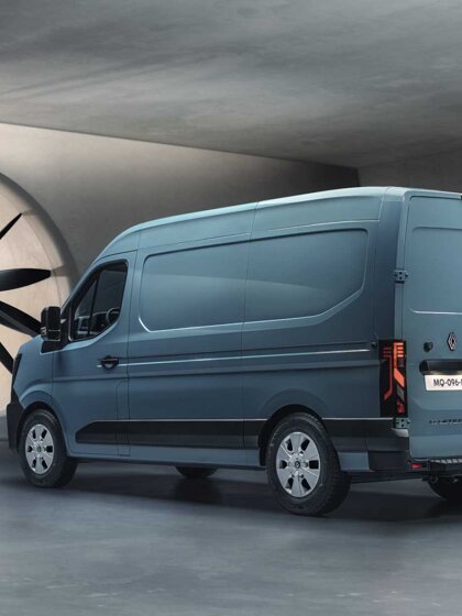 6. Renault Master 2024 - Zijkant