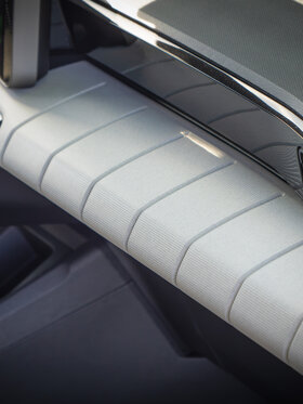 Dashboard van de Renault 4 Atelier Edition met modern digitaal interieur en exclusieve Atelier-afwerking.