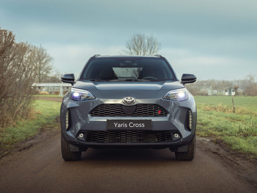 41_Toyota-maakt-prijzen-Yaris-Cross-modeljaar-2025-bekend-scaled (1)