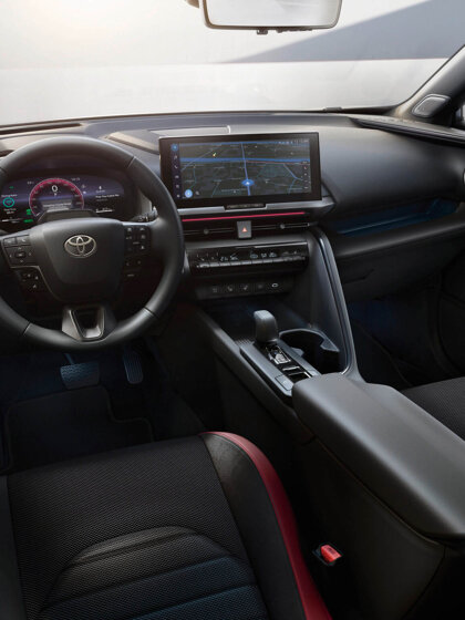 06-Nieuwe-Premium-uitvoering-geeft-Toyota-C-HR-een-nog-gedurfdere-stijl-scaled (1)