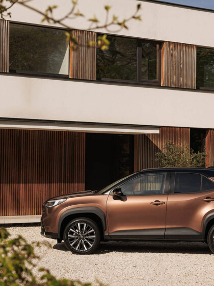 Yaris-Cross_High-Grade_Precious-Bronze_Static-05-scaled