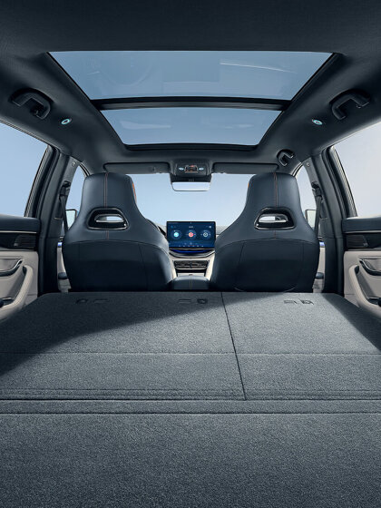 11、SEAL U_LHD_Interior_Large rear passenger space (1)