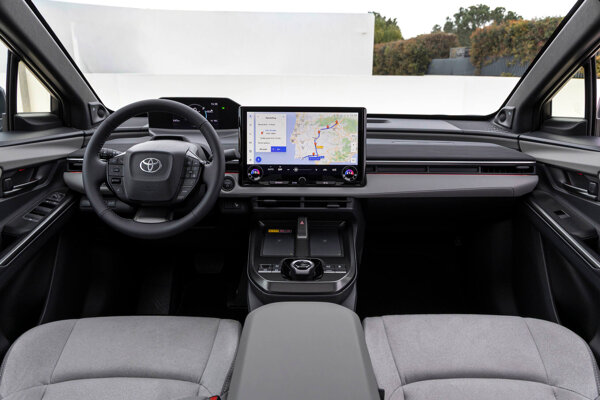 2026_Toyota-CHR_Mineral_Interior_003-scaled (1)
