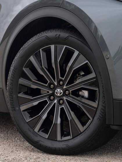 2026_Toyota-CHR_Mineral_Exterior_006-scaled (1)