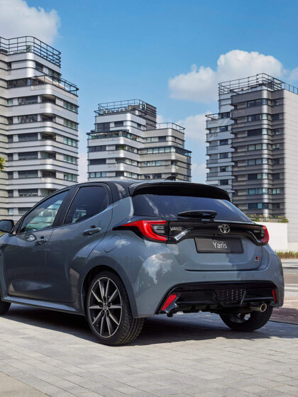 04_Toyota-Yaris-verder-verfijnd-voor-2025-scaled (1)