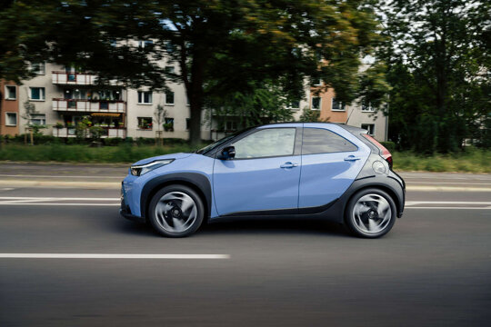 2025_Aygo-X-High-Grade_Hybrid_Lavandula_Dynamic_0009-scaled (1) (1)