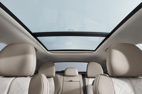 10、ATTO3_LHD_Interior_Panoramic sunroof (1)