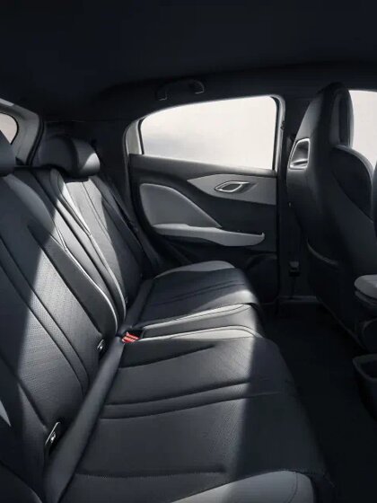 byd-dolphin-surf-interior-04-l