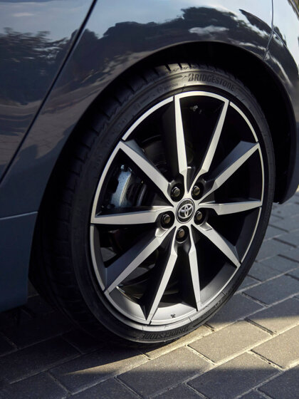 05_Toyota-Yaris-verder-verfijnd-voor-2025-scaled (1)