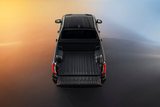 2025-TOYOTA-Hilux-BEV-HERO-15-scaled