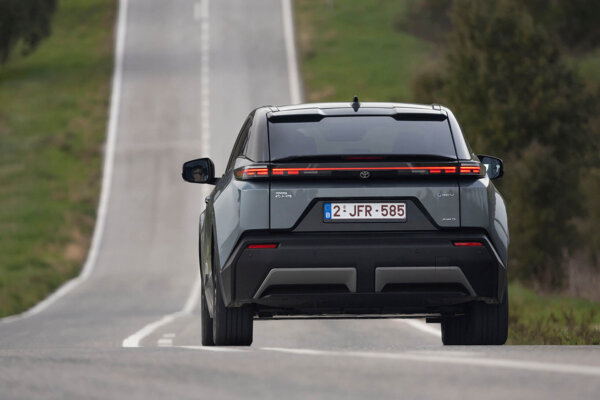2026_Toyota-CHR_Mineral_Dynamic_028-scaled (1)