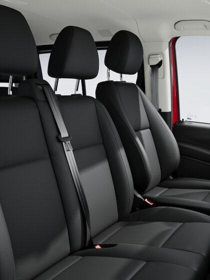 Vito_Geslotenbestelwagen_stoelen