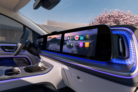 MBUX hyperscreen in Mercedes VLE