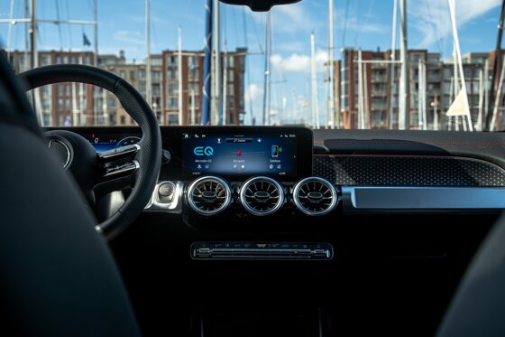 Mercedes-Benz EQB X243 displays