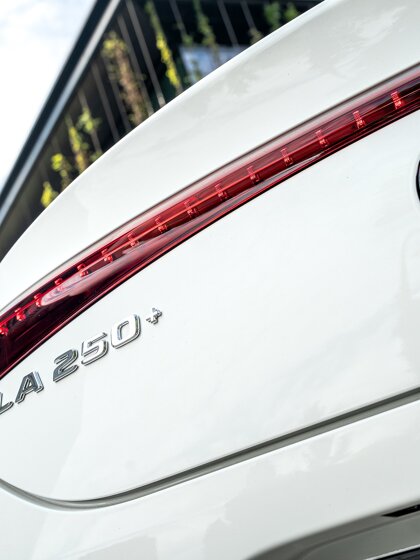 Mercedes-Benz CLA 250+ embleem