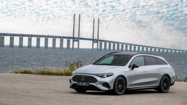 De nieuwe elektrische CLA Shooting Brake De nieuwe elektrische Mercedes-Benz CLA Shooting Brake combineert een sportief en dynamisch design met de praktische ruimte van een Shooting Brake. Dankzij de emissievrije aandrijving, innovatieve technologieën en een high-tech interieur is dit model de ideale keuze voor wie stijl, duurzaamheid en gezinsvriendelijk comfort wil samenbrengen in één auto.